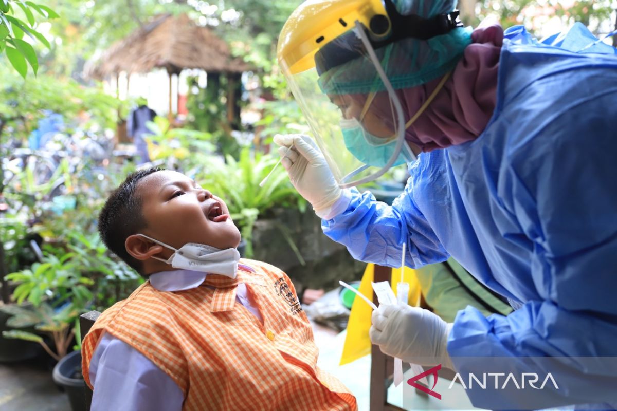 Dinkes Kota Tangerang gelar swab acak target 1.650 pelajar tekan penularan COVID-19
