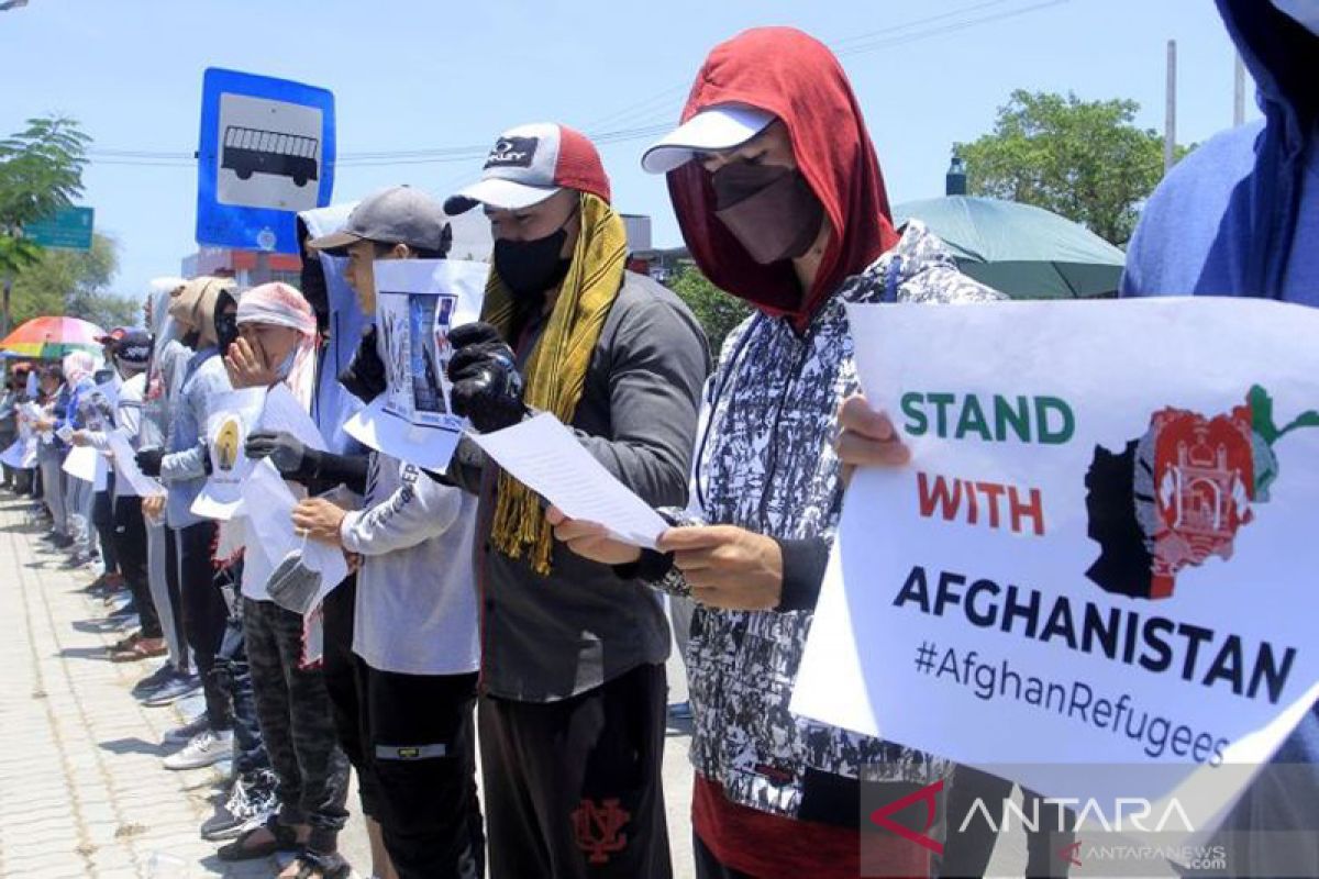 Kemenkumham pindahkan 6 pengungsi Afghanistan ke Jakarta