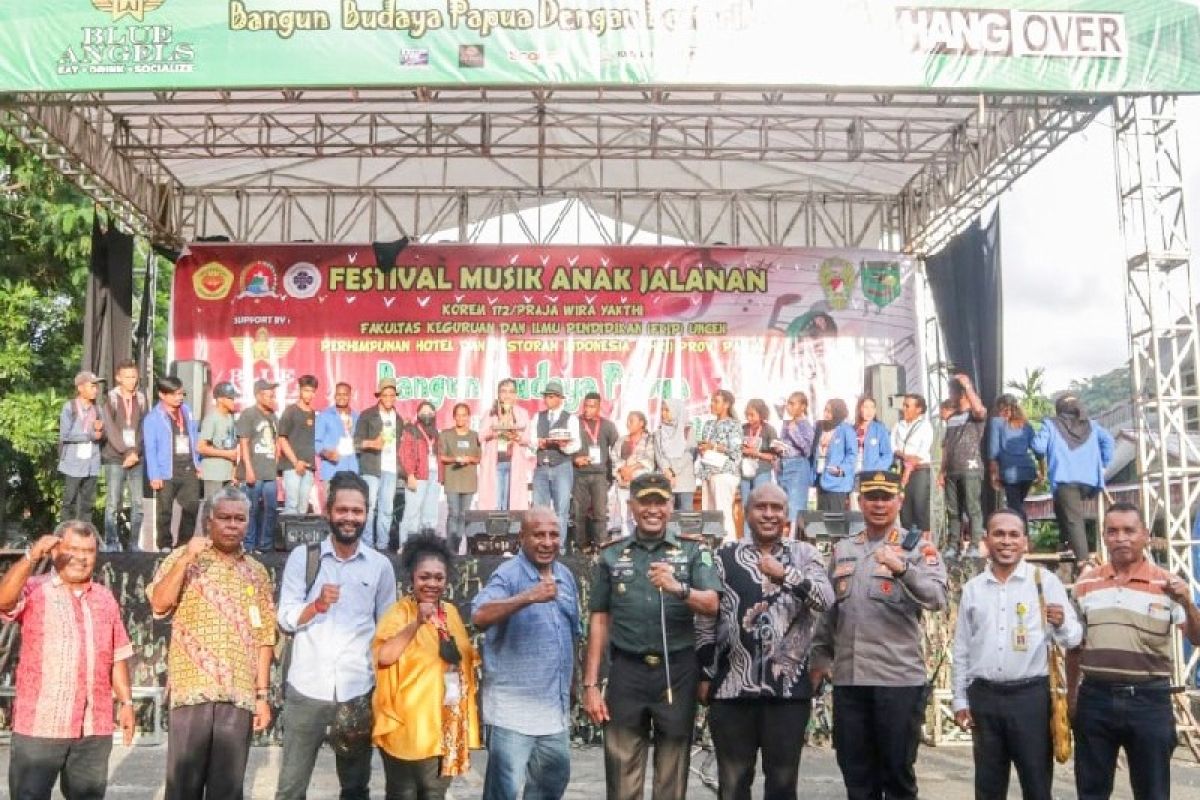 Danrem 172/PWY beri kesempatan juara FMAJ tampil di beberapa kafe Jayapura