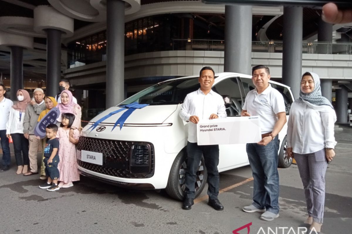 Warga Banjarbaru Kalsel raih grand prize mobil mewah Hyundai Staria