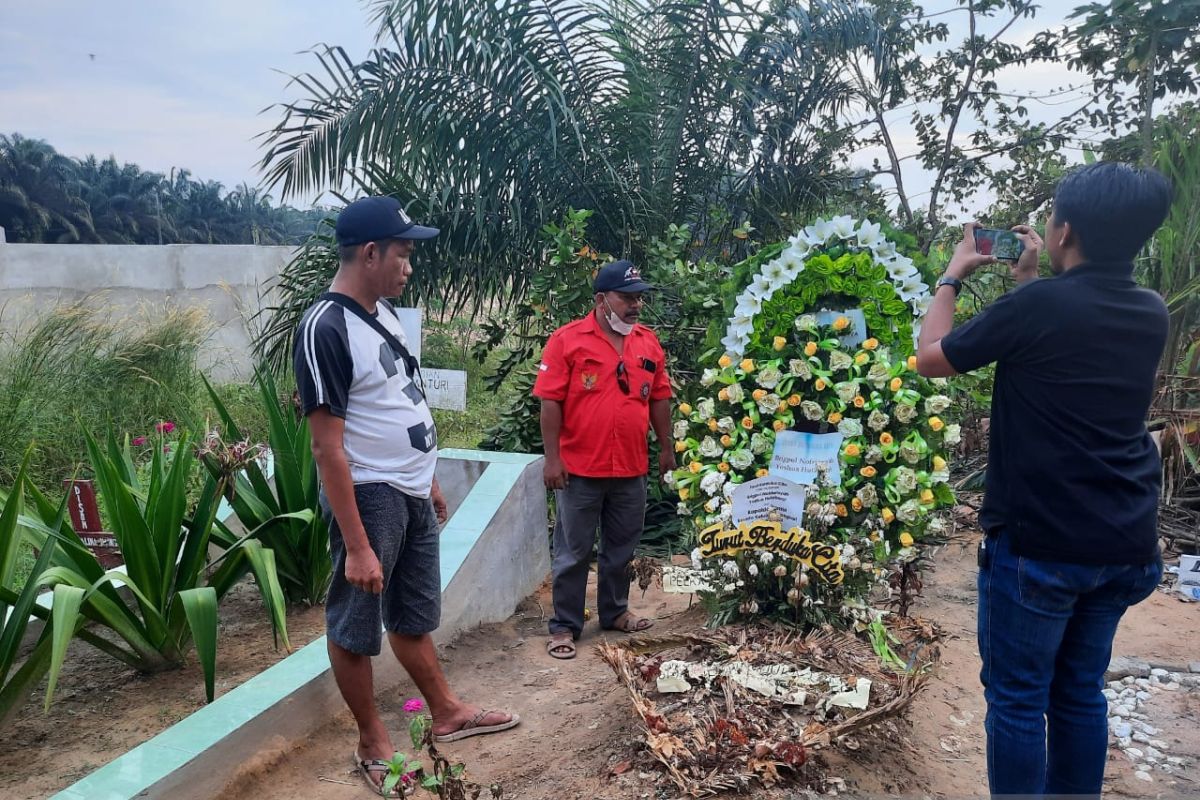 Makam almarhum Brigadir J dijaga kerabat jelang autopsi ulang