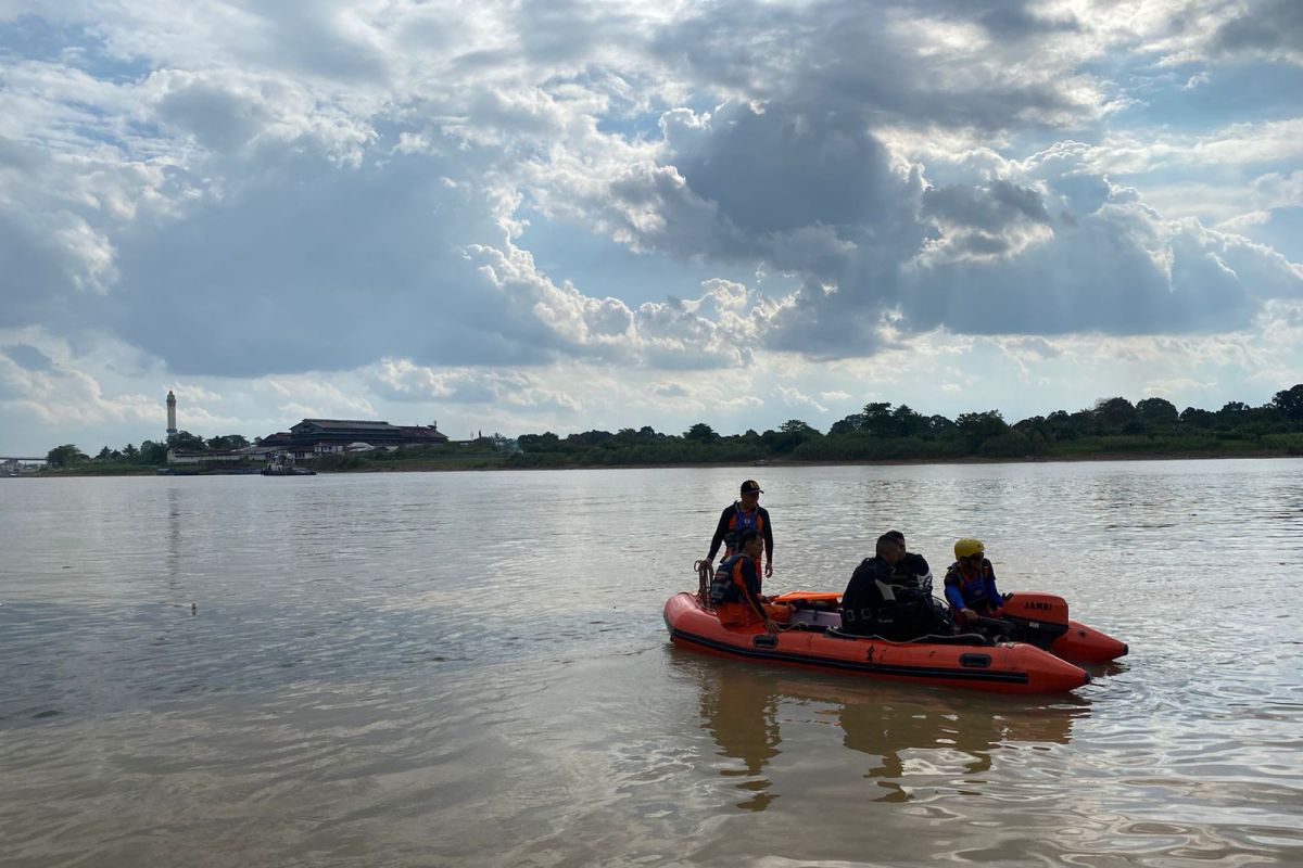 Tiga anak tenggelam di Sungai Batanghari Jambi akhirnya ditemukan dalam kondisi meninggal