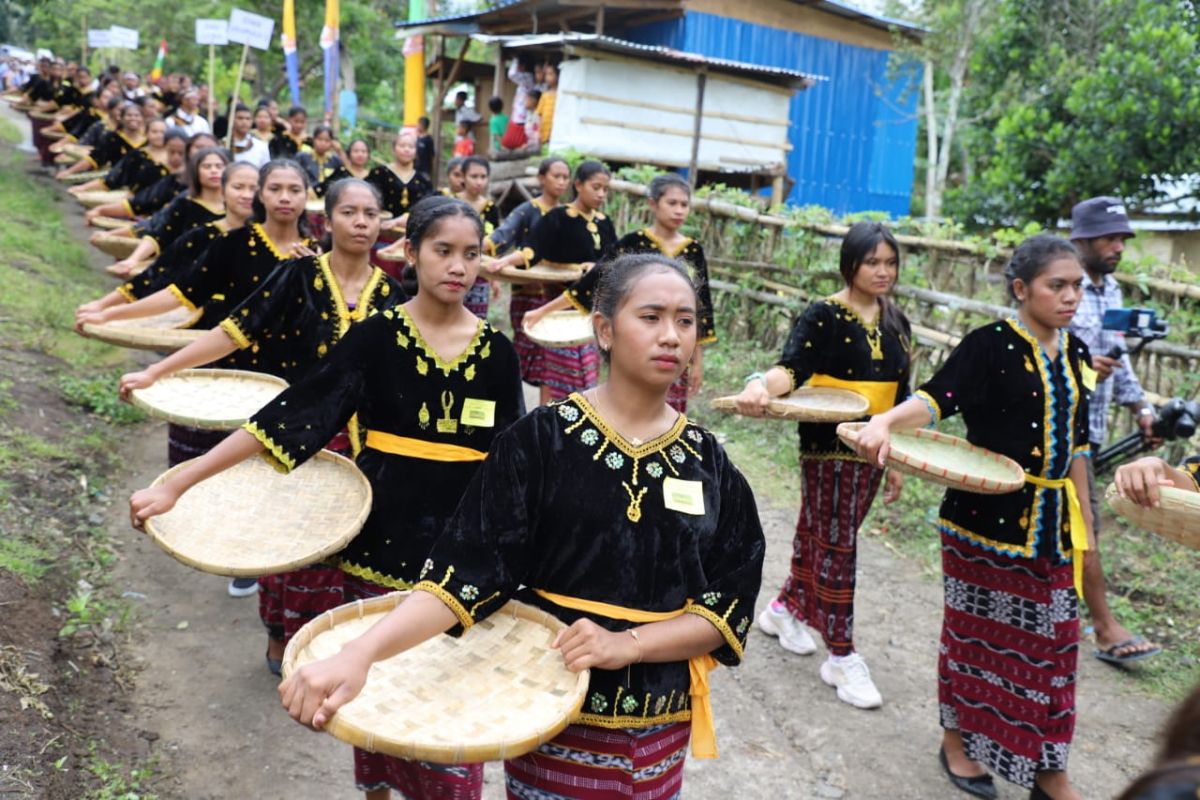 Dispar Nagekeo dorong pemakaian kain tenun dipamerkan