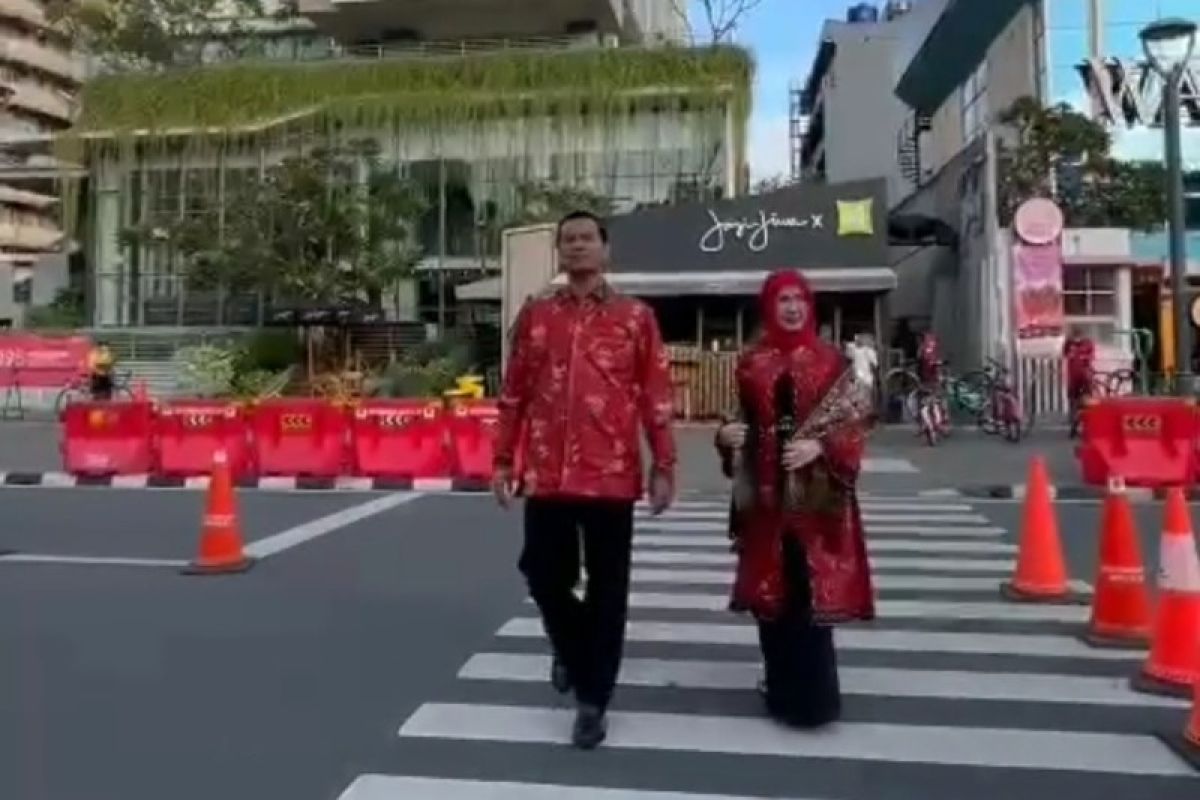 Tak mau ketinggalan,  Wako Pariaman tampilkan batik Nareh  di  'Citayam Fashion Week'