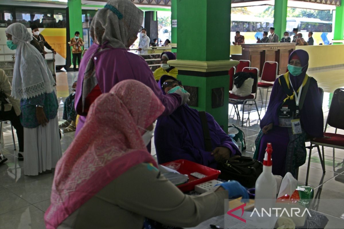 Bertambah satu, anggota jamaah haji Debarkasi Solo positif COVID-19