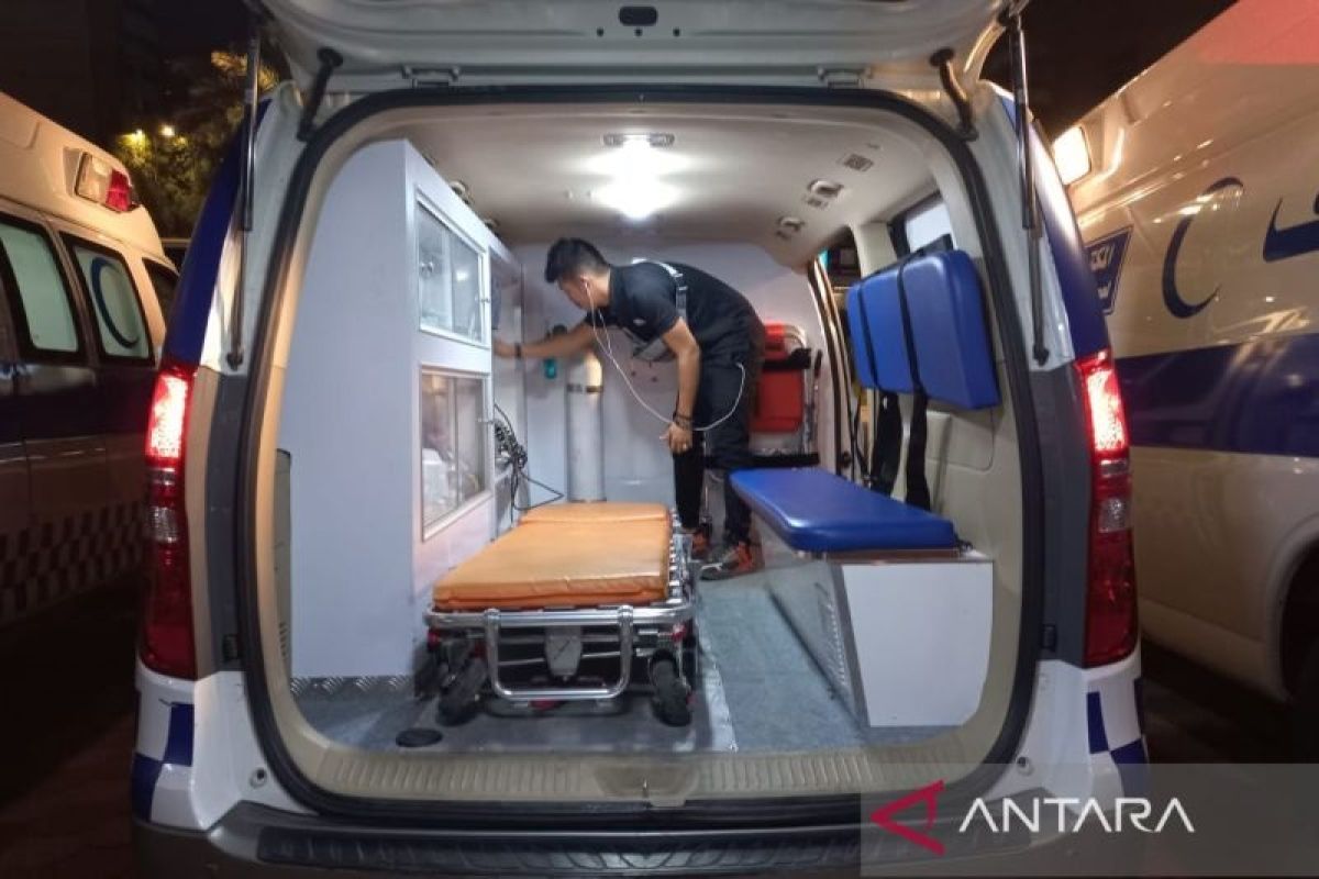 Dua anggota jamaah haji Indonesia yang sakit dibawa ke Madinah pakai ambulans