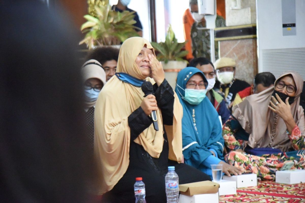 Tangis haru warga warnai kegiatan temu muka Wali Kota Surabaya