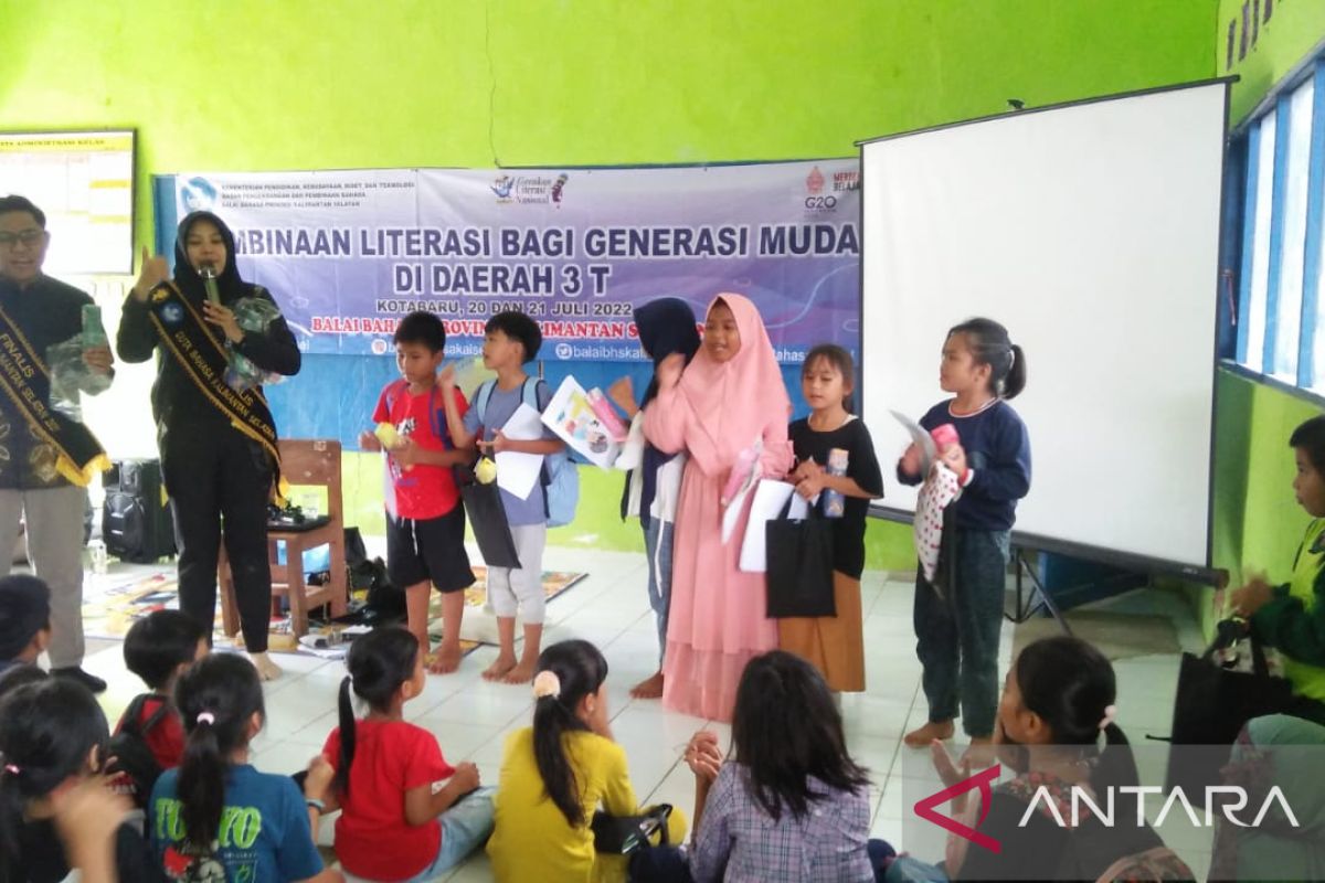 Balai Bahasa Kalsel bina literasi generasi muda di daerah 3T