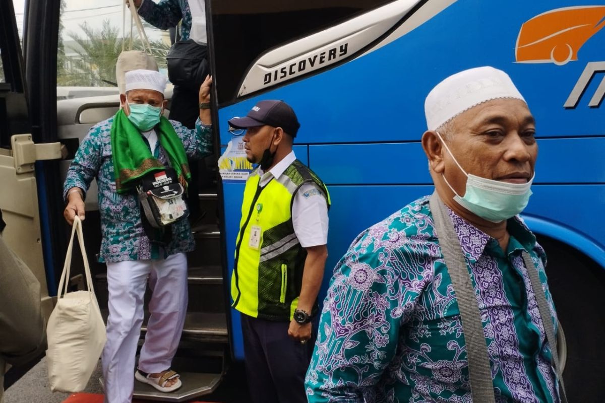 Wali Kota Binjai sambut kepulangan jamaah haji Kloter 02