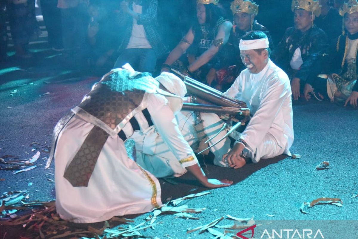 Kirab pusaka Ki Jaga Rasa Mulang di lembur pakuan Subang memukau penonton