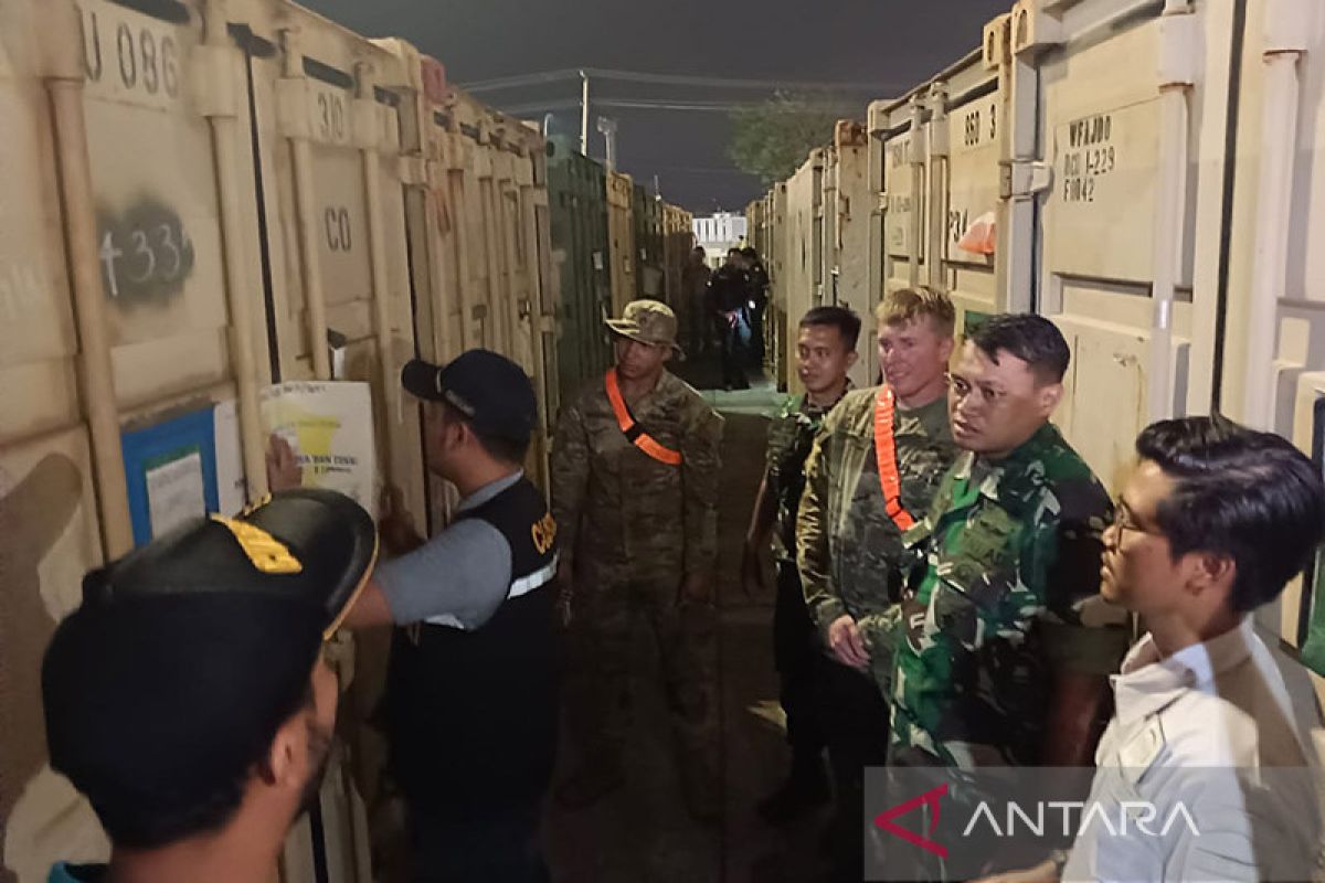 Kontainer senjata di Pelabuhan Panjang untuk latihan Garuda Shield