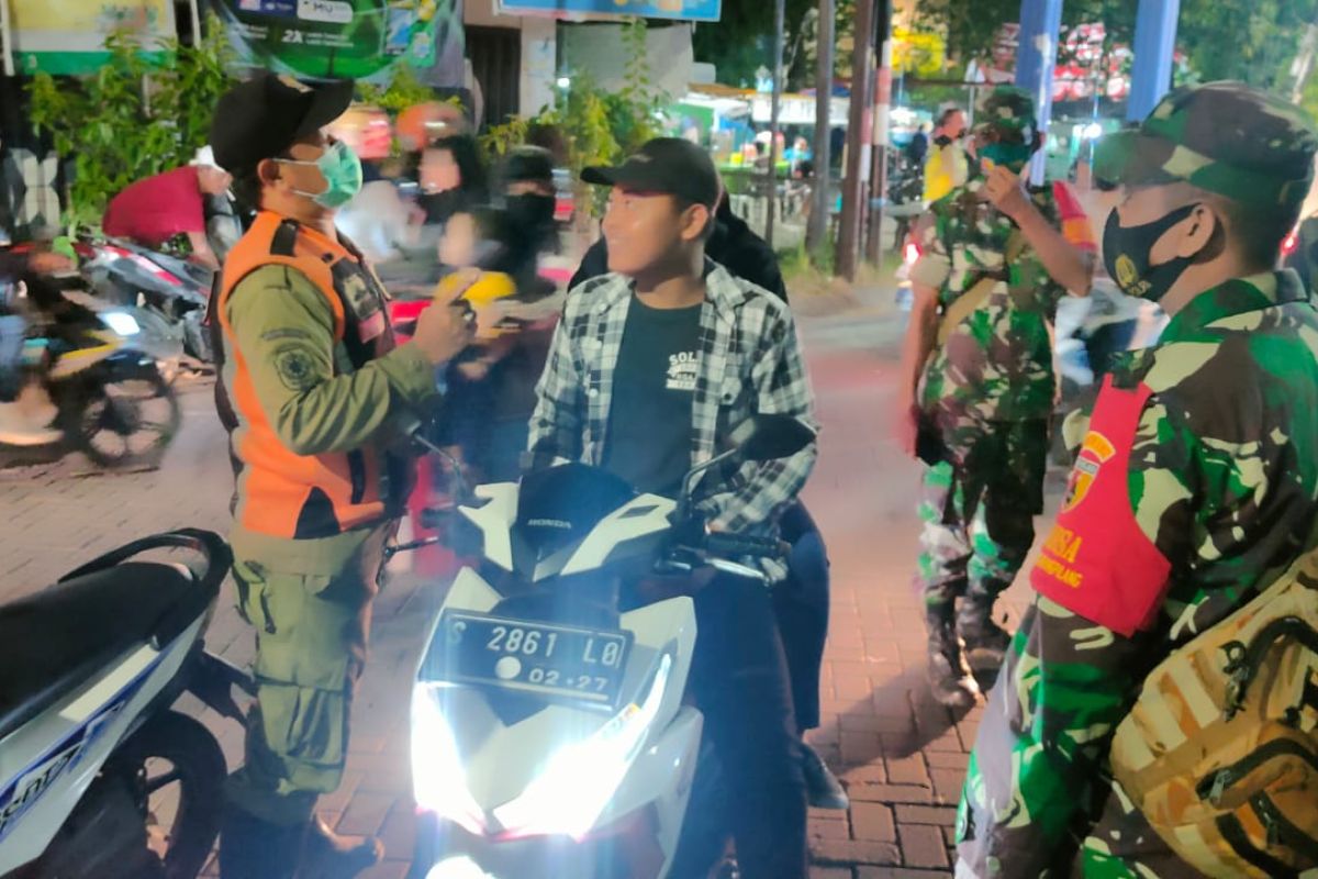Sebanyak 1.026 warga terjaring operasi swab hunter di Surabaya