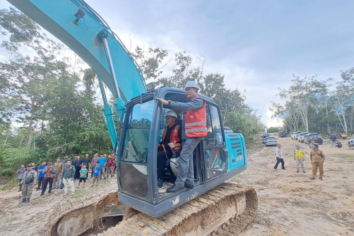 Pemkab Kapuas Hulu bangun jalan di pelosok Silat Hulu dana Rp19,9 miliar