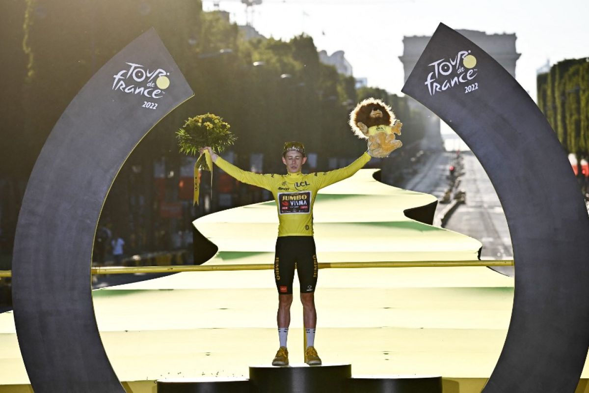 Pebalap sepeda Denmark Jonas Vingegaard juarai Tour de France 2022