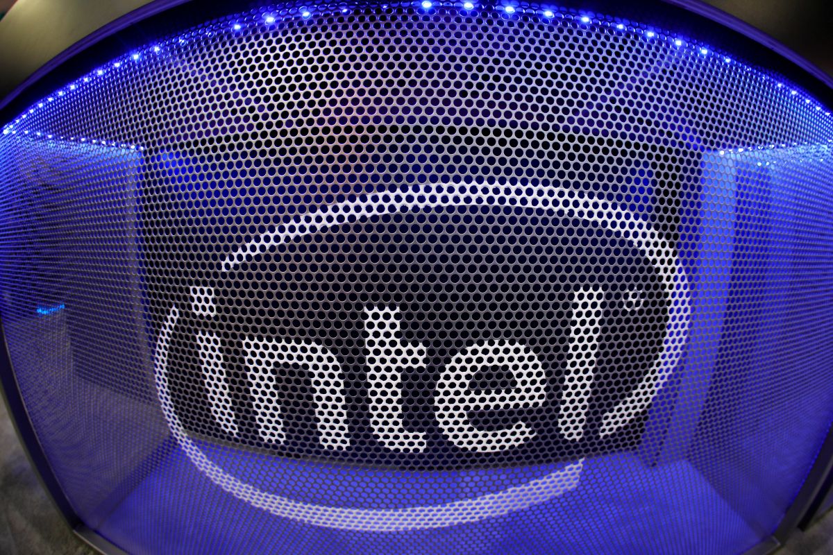 Pasar komputer melemah, Intel Corp akan PHK 20 persen karyawan