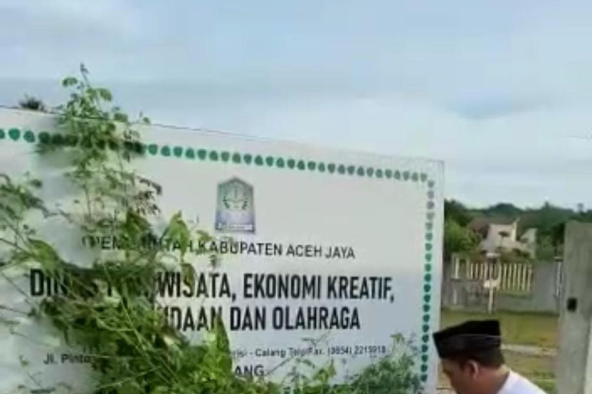 Bersihkan plang Dinas, Pj Bupati sindir Disparpora