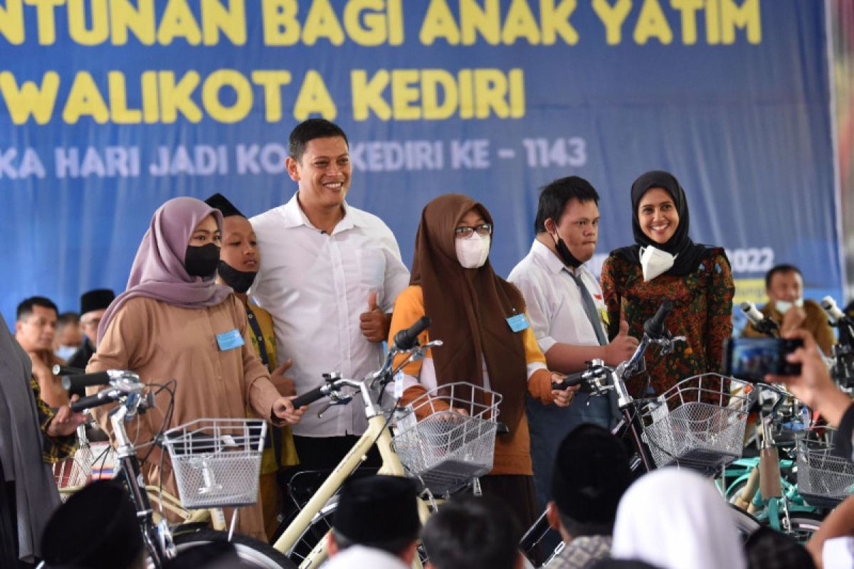 Sebanyak 2.108 anak yatim piatu di Kediri dapat santunan