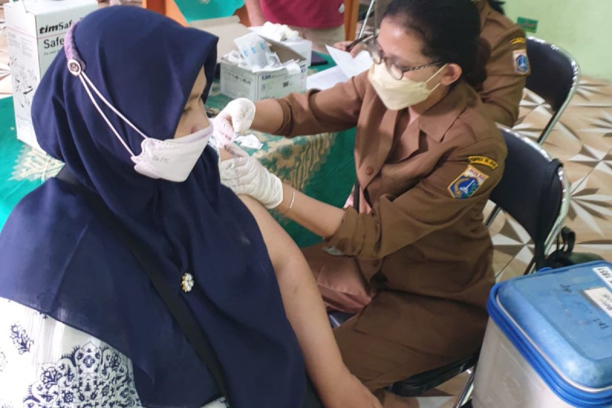 Puskesmas Kelurahan Cilangkap lakukan jemput bola vaksinasi "booster"
