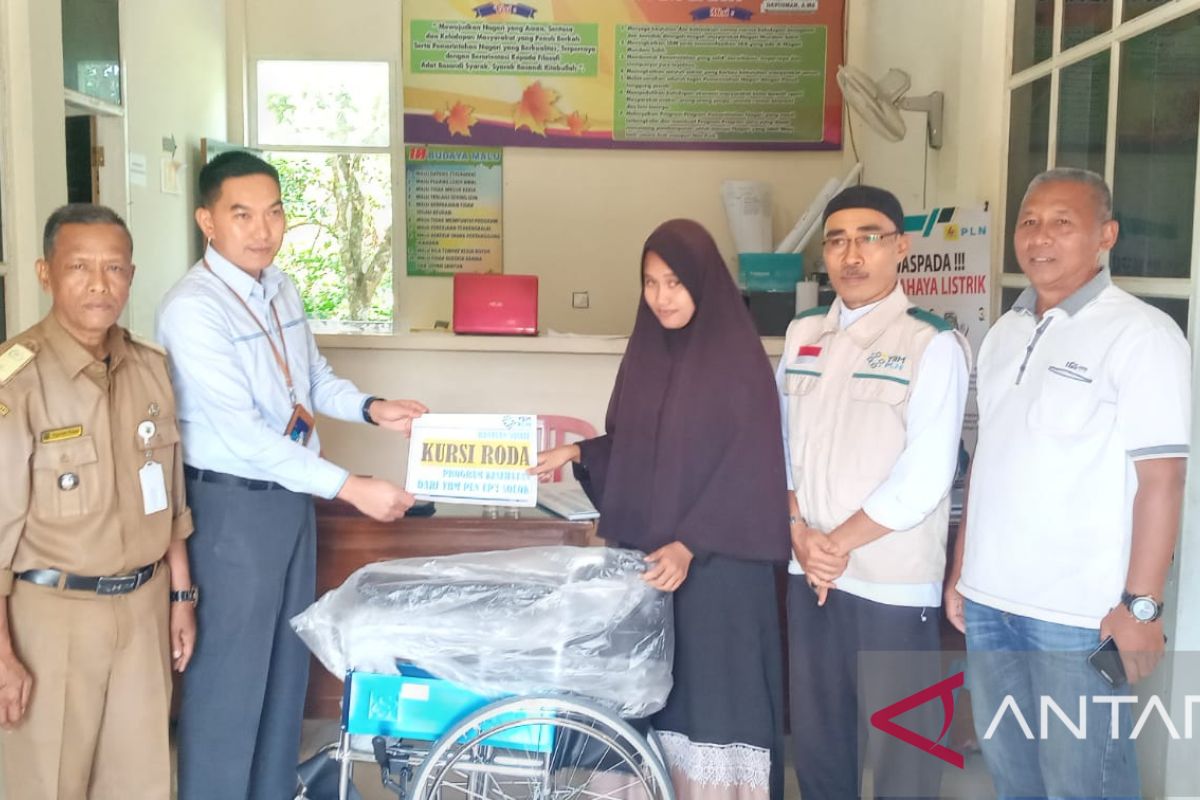 Tebarkan kebaikan, YBM PLN salurkan bantuan sambung listrik gratis di Nagari Mundam Sakti