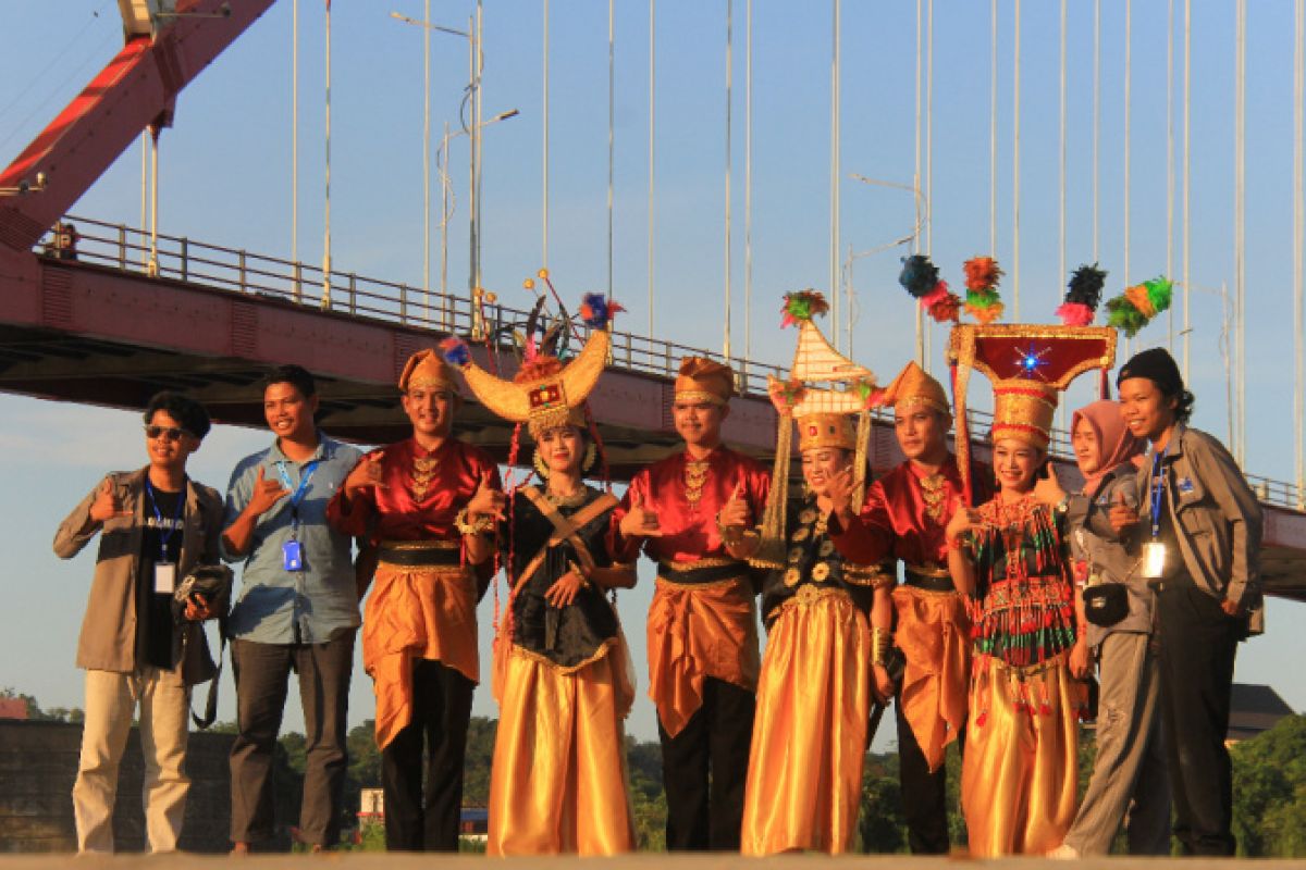 Laut Biru Polewali Mandar tampilkan tarian Mandar di ajang TIFAF 2022