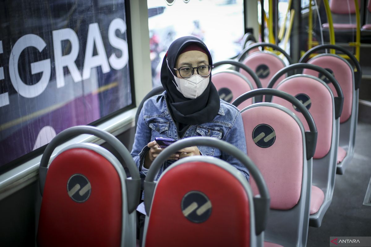 TransJakarta operasikan 10 bus "pink"