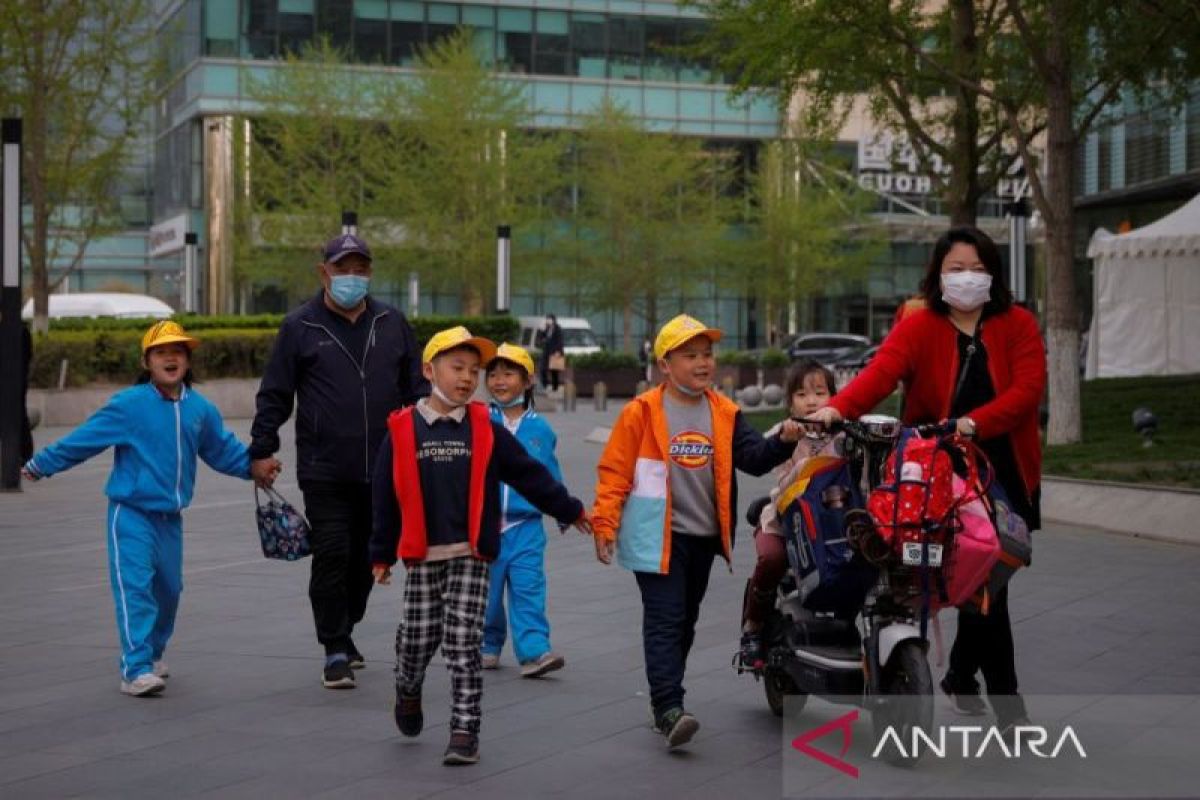 Populasi China susut, pejabat usul wanita lajang diizinkan punya anak