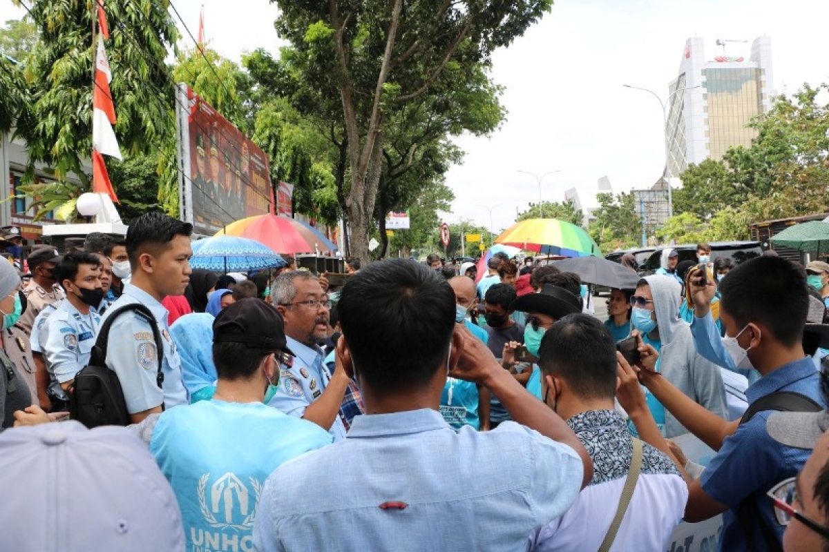 Pengungsi Afghanistan meminta dipindahkan ke negara ketiga