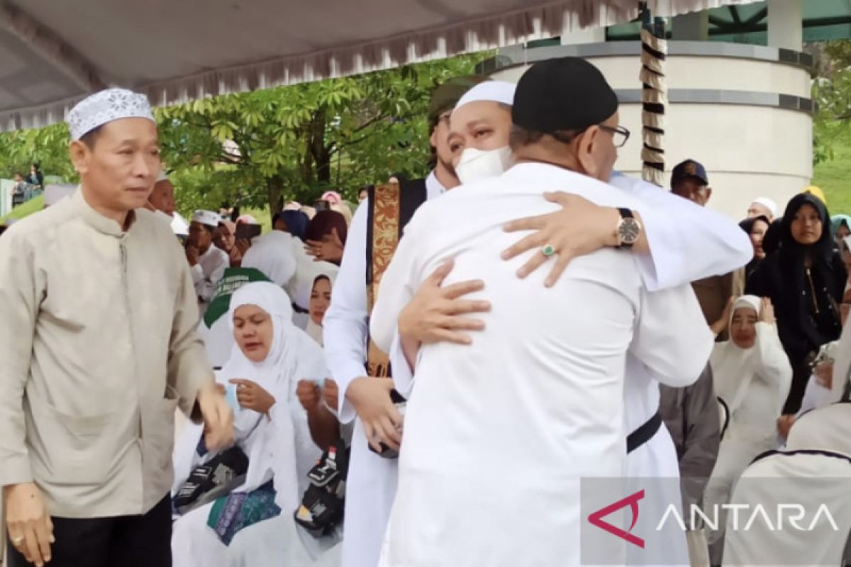 Jemaah haji di Balangan disambut tangis bahagia oleh keluarga