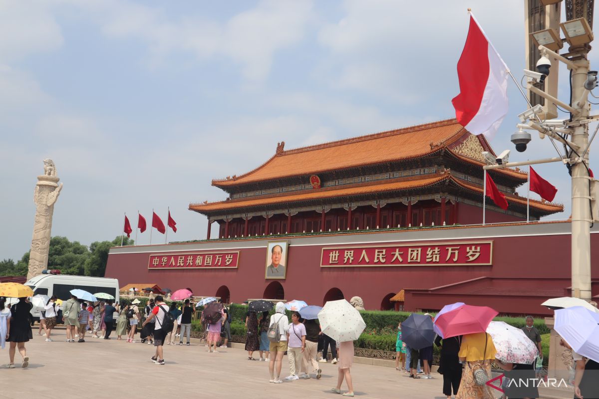 Bendera Merah Putih berkibar di Kota Terlarang-Tiananmen saat kunjungan Jokowi