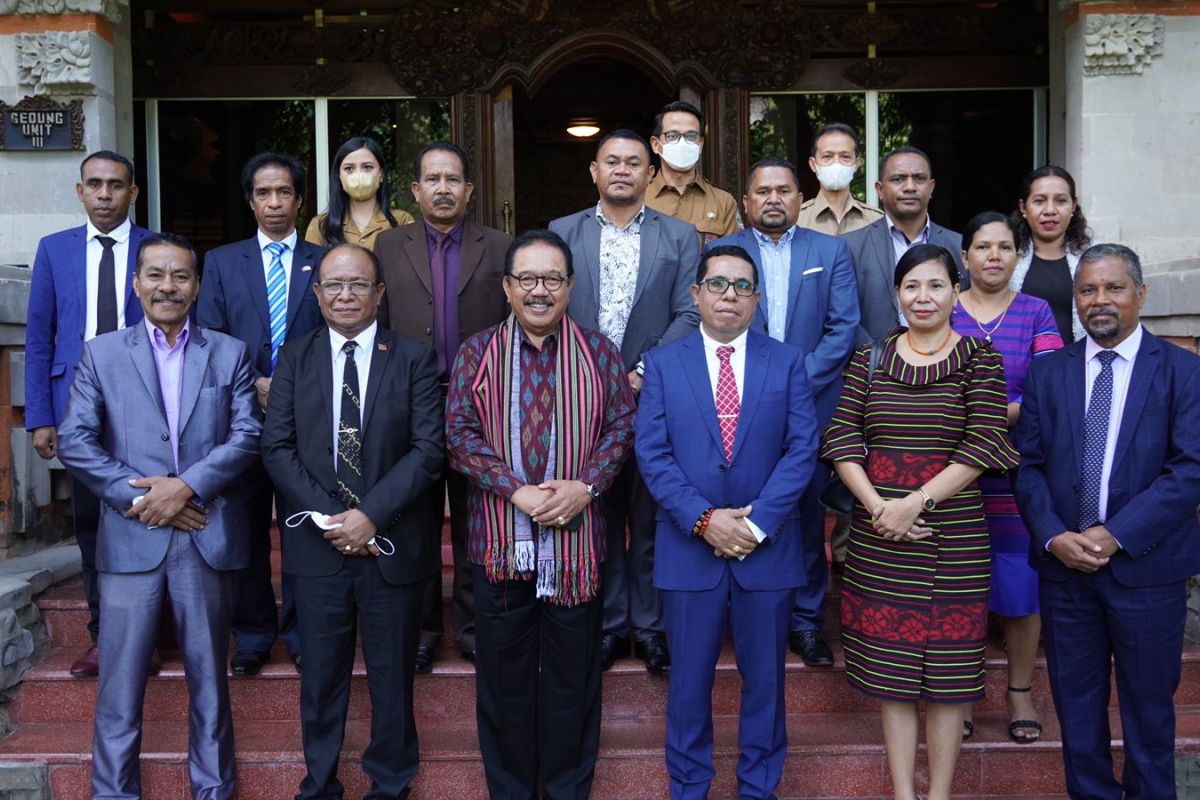 Bali deputy governor discusses development with Timorese legislators