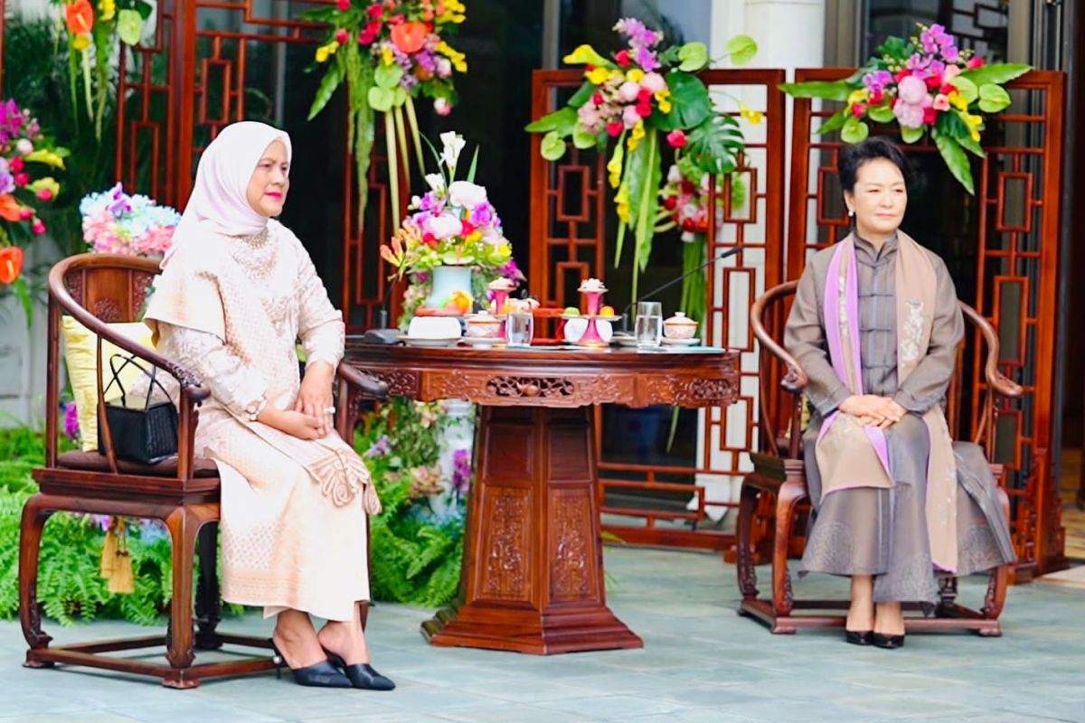 Ibu Negara Iriana Jokowi dijamu minum teh oleh Madam Peng Liyuan