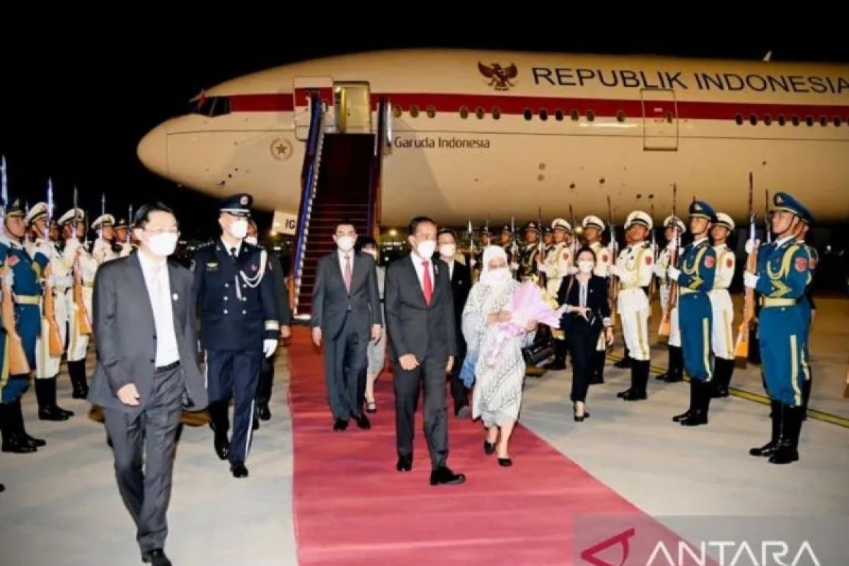 Presiden Jokowi tiba di Beijing