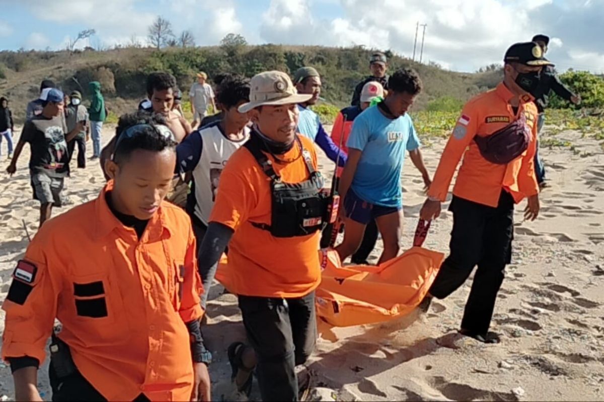 Empat hari hilang terseret ombak di Pantai Sumbawa, santri ditemukan meninggal
