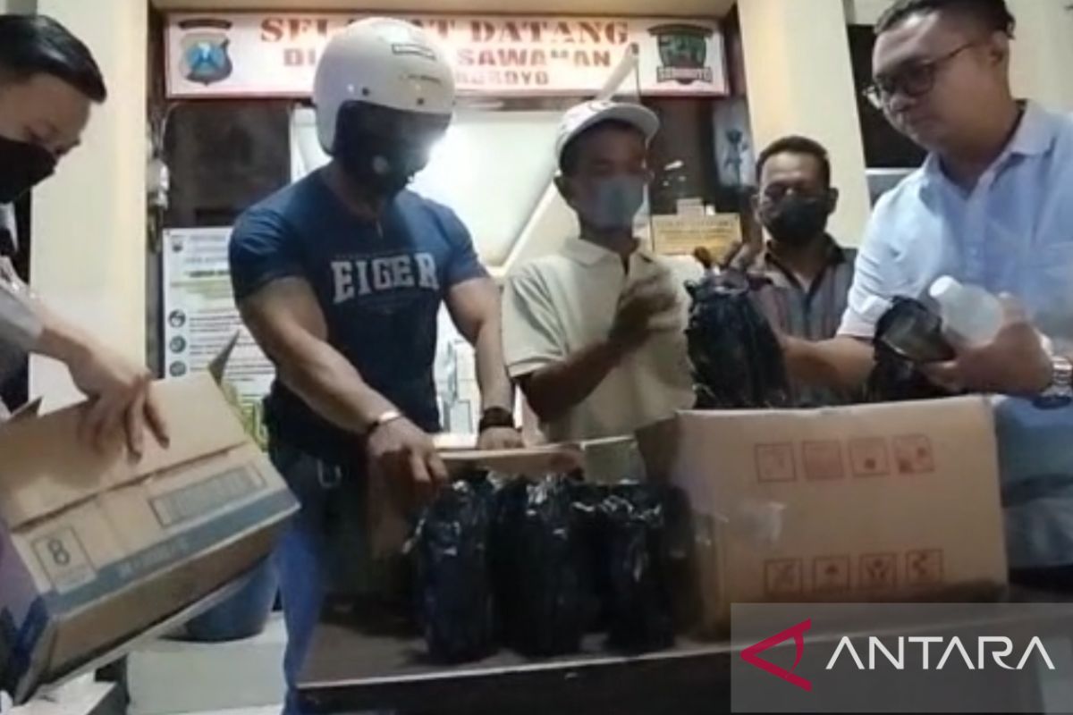 Delapan pemabuk tewas, polisi tertibkan penjual minuman keras di Surabaya
