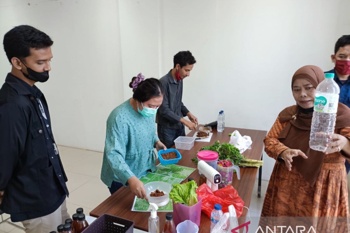 Warga Jakarta Timur berlatih manfaatkan sampah organik