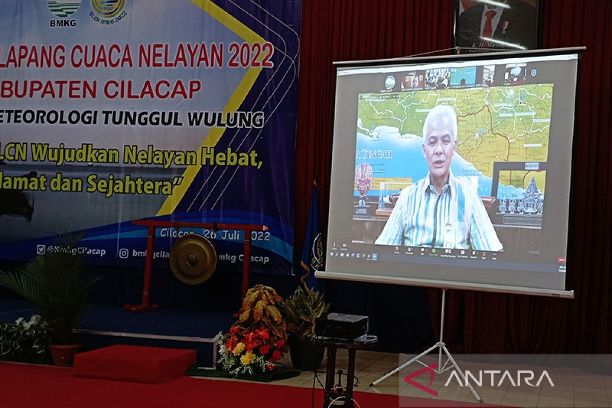 Gubernur Ganjar Pranowo ajak nelayan Cilacap manfaatkan teknologi dan informasi BMKG