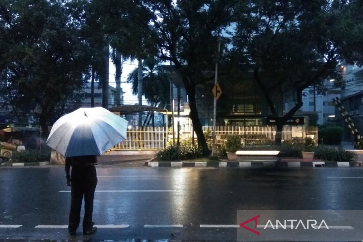 Sabtu, sebagian DKI hujan ringan pada siang hingga dini hari