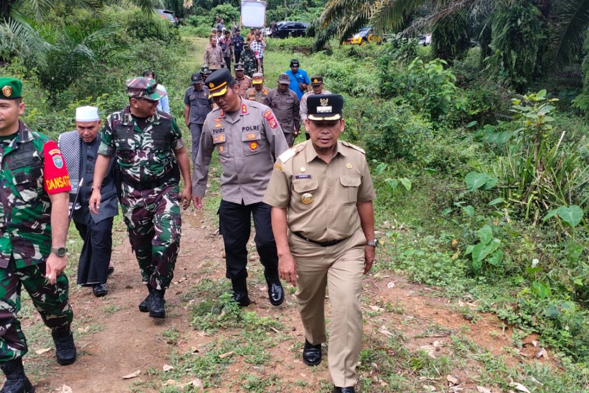 TNI hubungkan tiga desa di pedalaman Aceh Jaya, ini harapan Pj Bupati