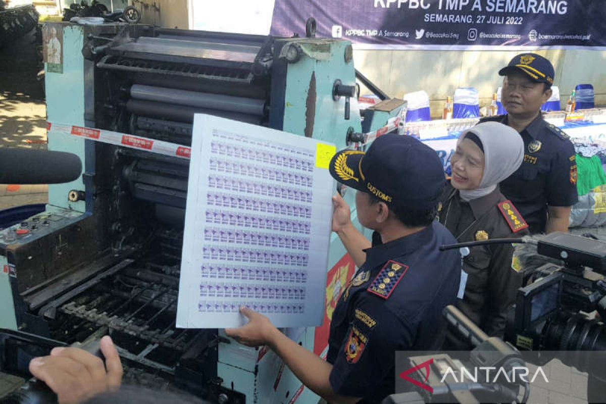 Bea Cukai ungkap kasus produsen pita cukai palsu di Semarang