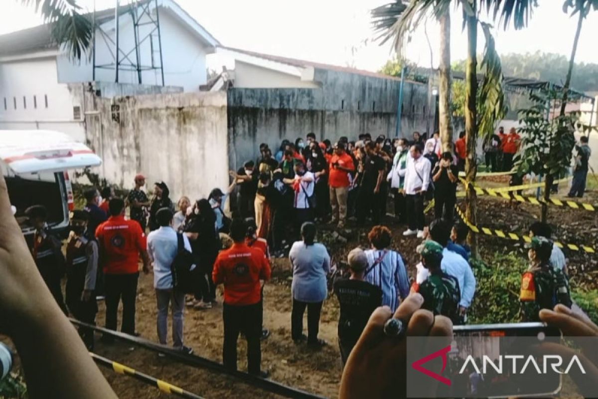 Makam Brigadir Yoshua Hutabarat mulai dibongkar kembali guna otopsi ulang