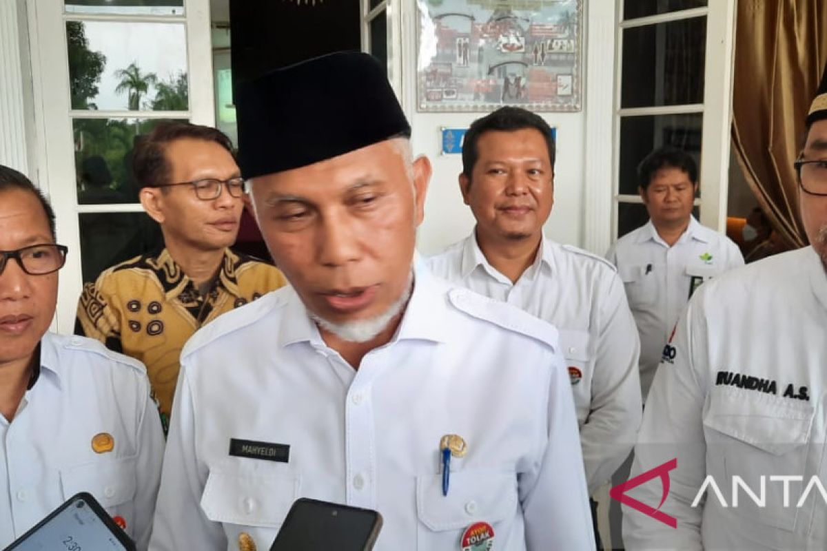 Pemprov Sumbar wacanakan calon pengantin tanam lima pohon