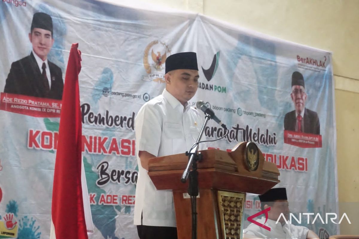BPOM Padang-Komisi IX DPR RI edukasi ingatkan masyarakat Pasbar teliti konsumsi obat-makanan