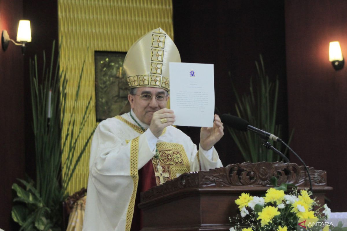 Paus sampaikan selamat bagi 25 tahun imamat Uskup Agung Kupang