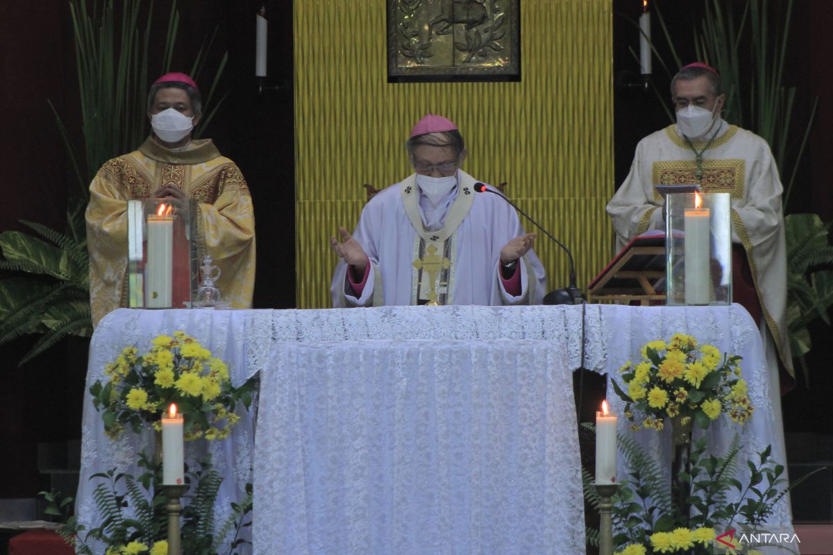 Uskup Agung Kupang sebut Umat Kristiani harus selalu hormati sesamanya