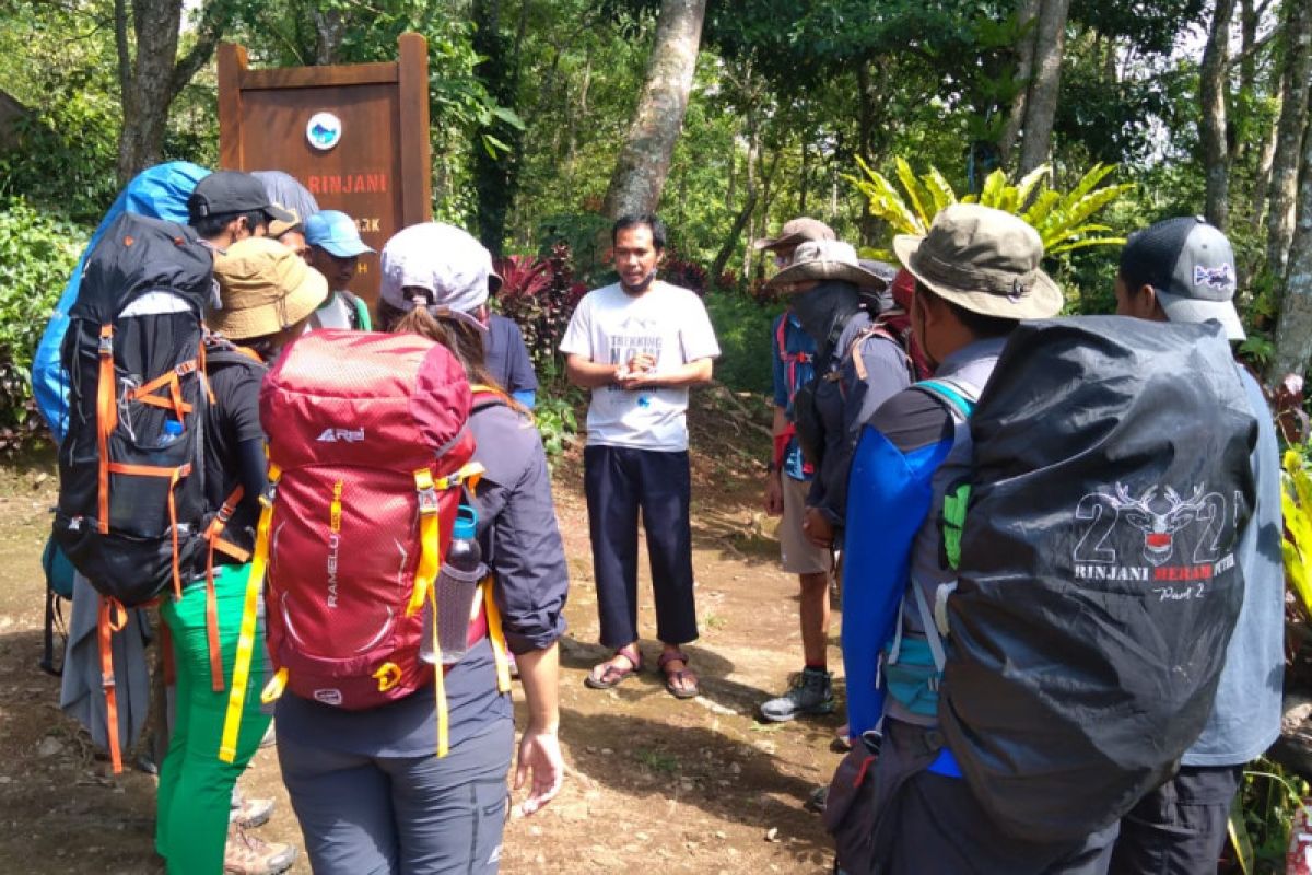 BTNGR mengizinkan 700 wisatawan mendaki Gunung Rinjani setiap hari