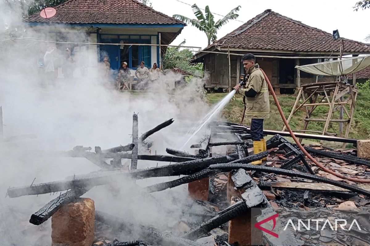 Kebakaran hanguskan rumah dan bengkel di lokasi berbeda di Sukabumi