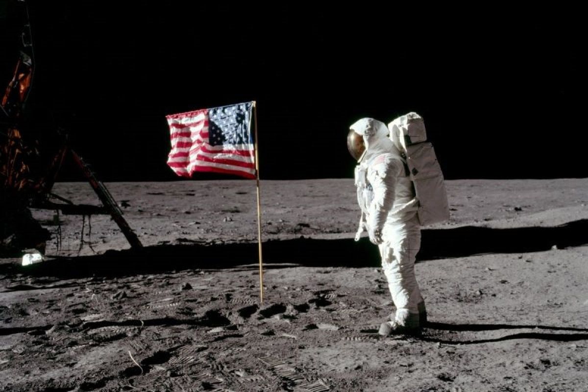 Jaket astronaut Amerika Serikat Buzz Aldrin saat ke bulan terjual Rp40 M