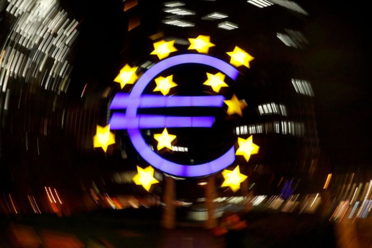 Pinjaman perusahaan zona euro  secara tak terduga melonjak pada Juni