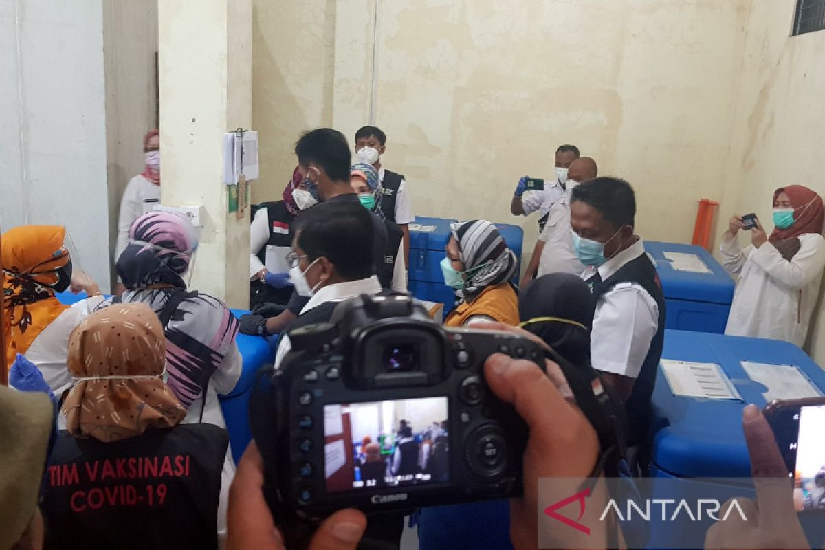 Puluhan ribu dosis vaksin Sinovac di Bekasi kedaluwarsa awal Agustus