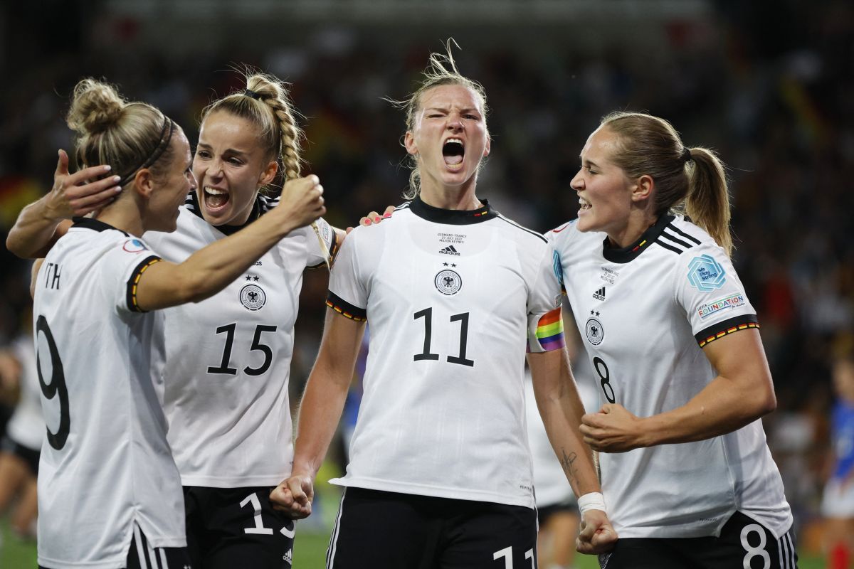 Tim  Jerman lawan Inggris di final Euro Putri 2022